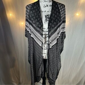 Kimono‎ Women’s One Size Black & White Pattern Design Light Fabric No Brand